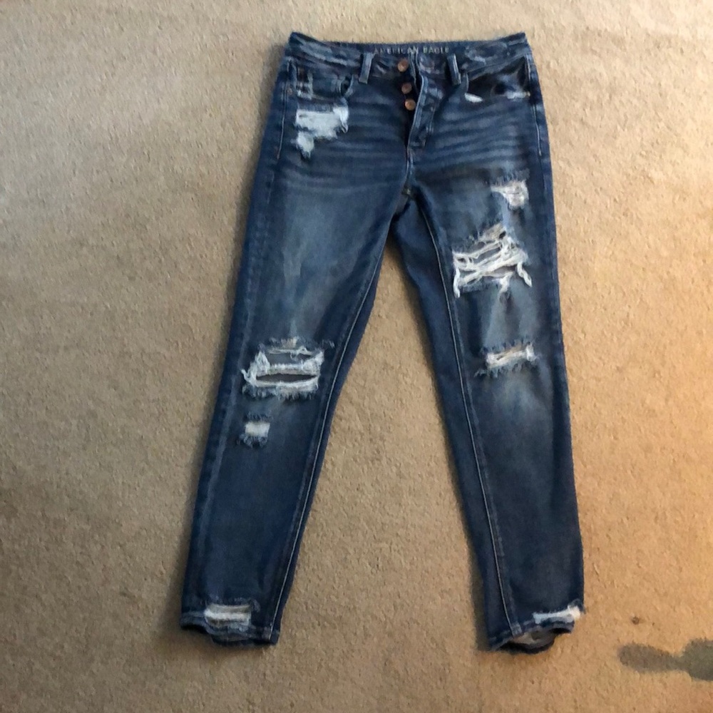 American eagle women’s tomgirl distressed jeans
